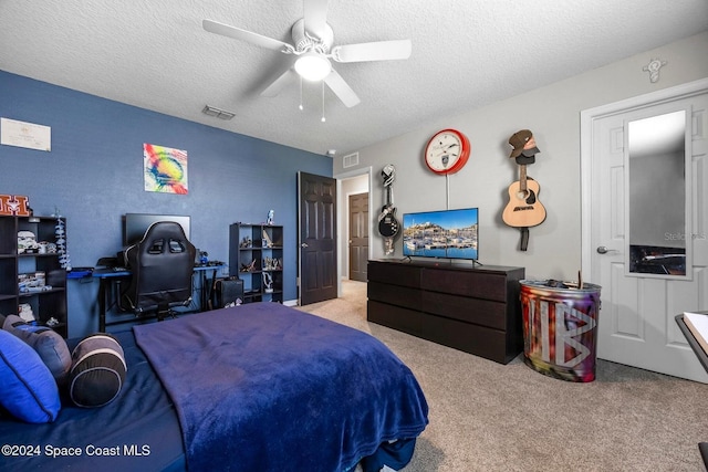 bedroom featuring light carpet, a textured ceiling, and ceiling fan