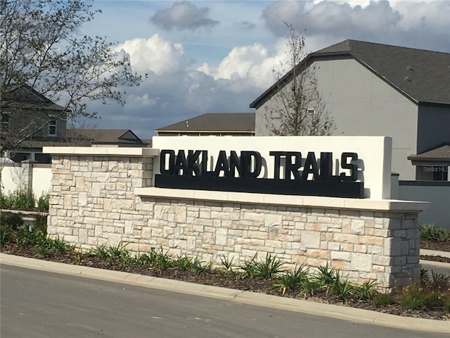 view of community / neighborhood sign