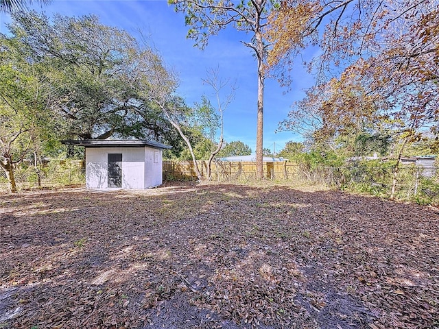 view of yard with a shed