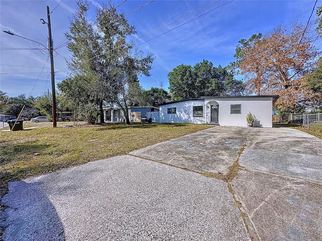 view of front facade with a front lawn