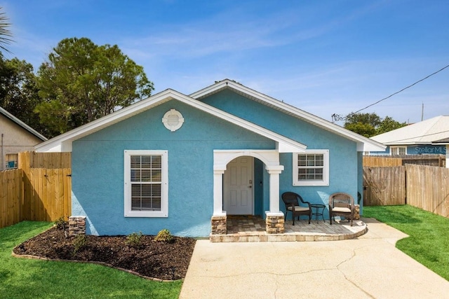 bungalow-style house with a patio area