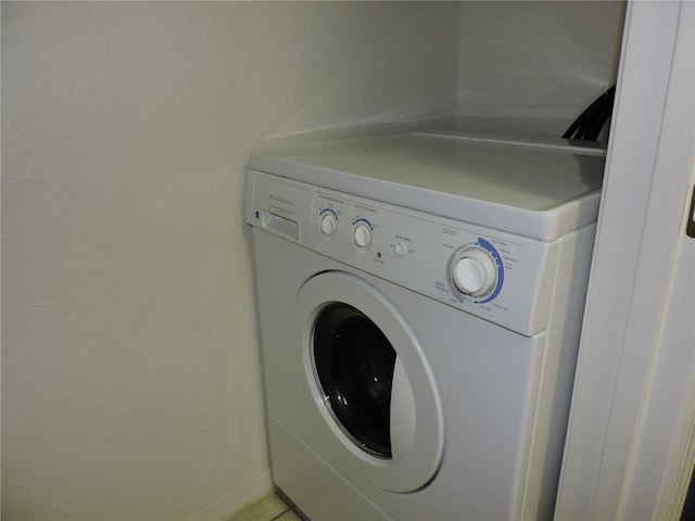 laundry area featuring washer / dryer and tile patterned floors