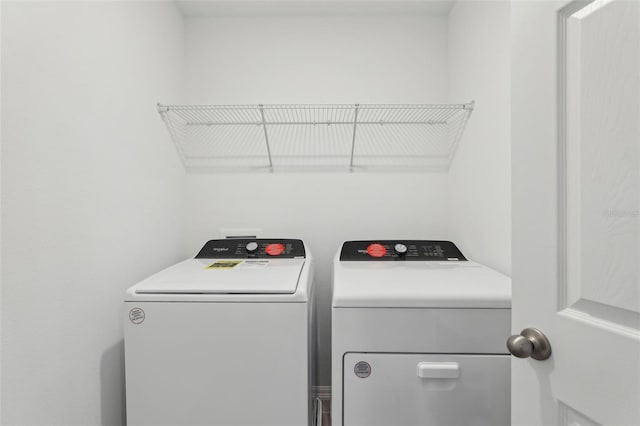 washroom featuring washing machine and clothes dryer