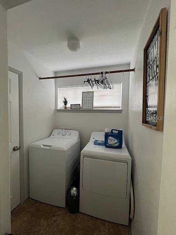 washroom featuring washing machine and clothes dryer