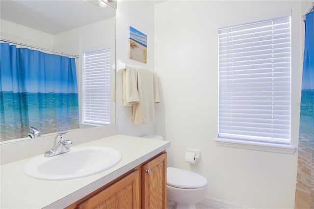 bathroom with a shower with curtain, vanity, and toilet