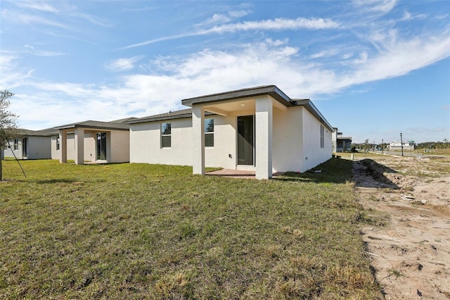 back of house featuring a lawn