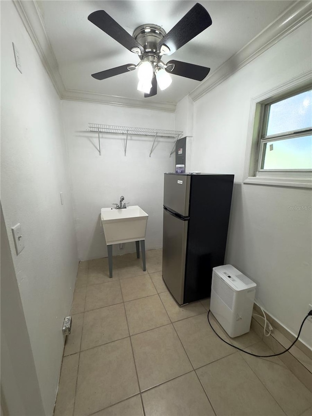 walk in closet featuring ceiling fan and light tile patterned floors