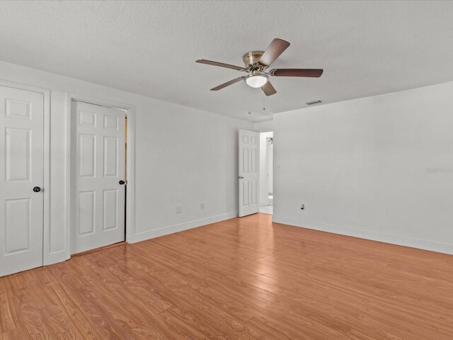 unfurnished bedroom featuring ceiling fan, light hardwood / wood-style flooring, and a textured ceiling