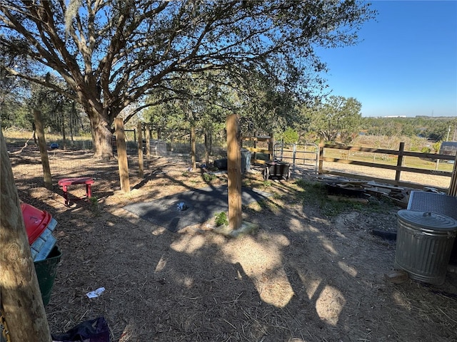 view of yard featuring a rural view