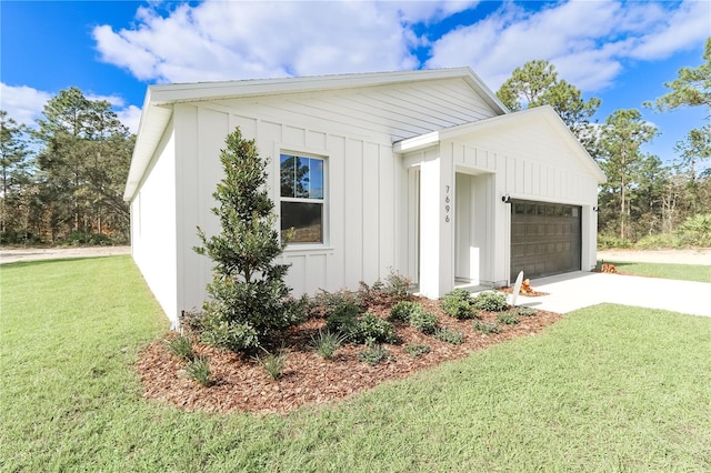 view of front of home featuring a garage and a front lawn