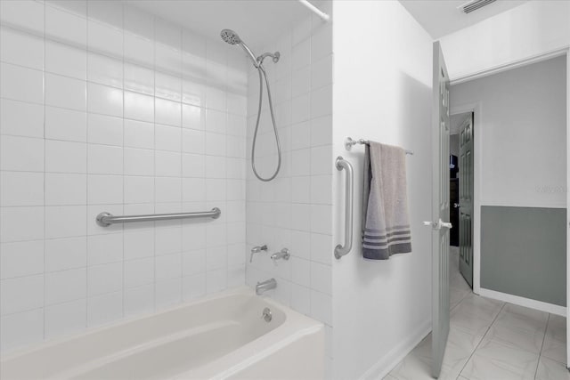 bathroom featuring tiled shower / bath