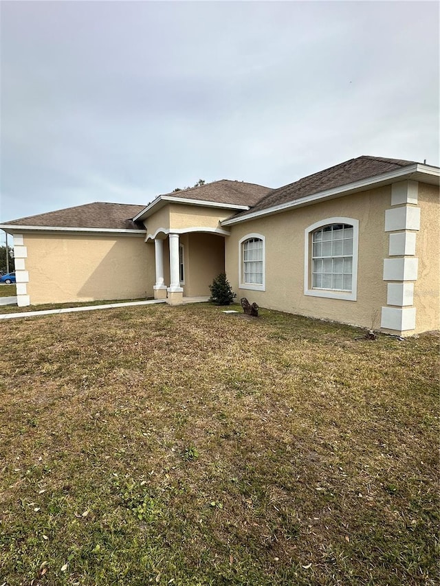 view of front of home with a front yard