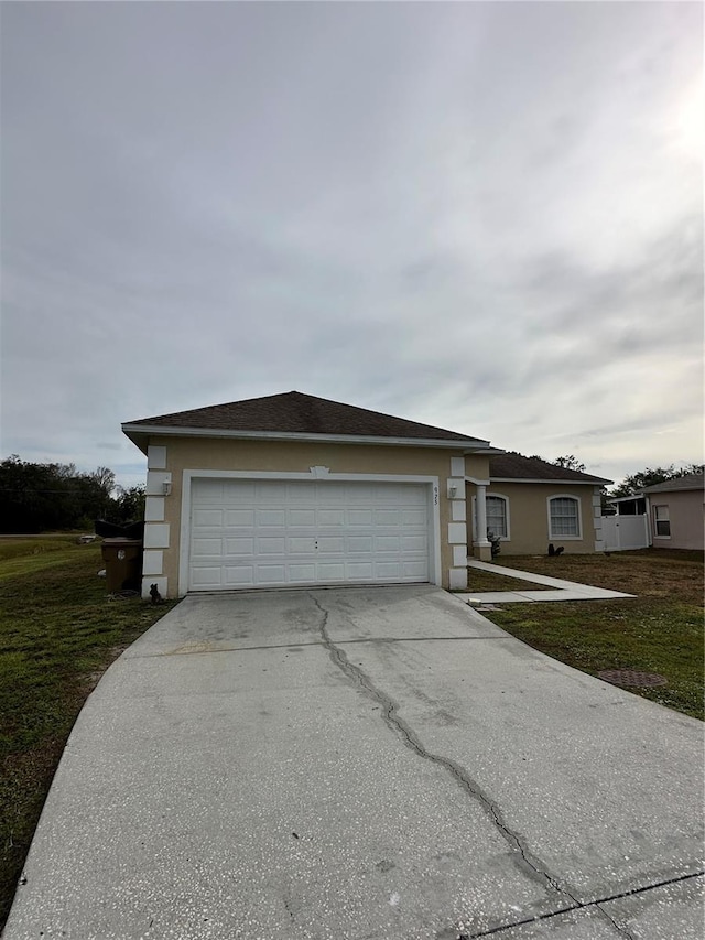 view of front of property featuring a garage and a front yard