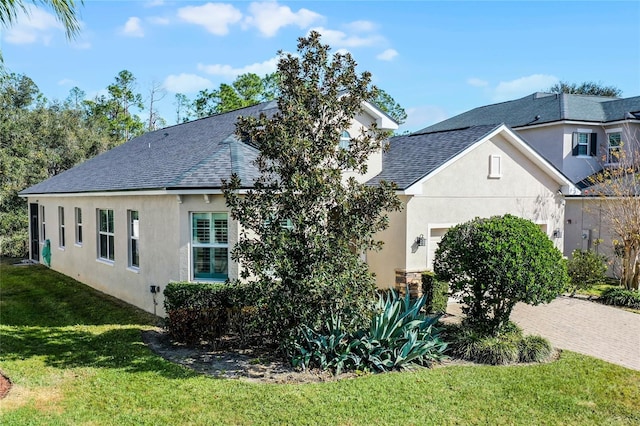 view of front of property with a front yard