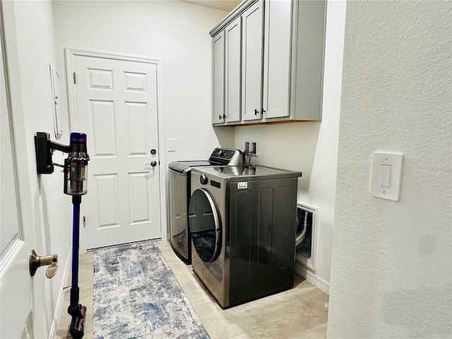 laundry room with cabinets and independent washer and dryer