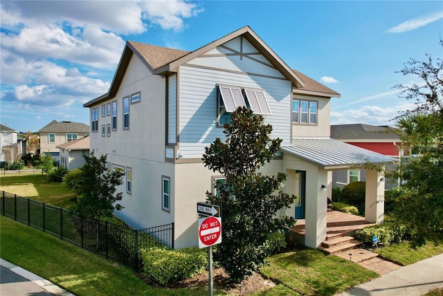 view of front of property with a front yard