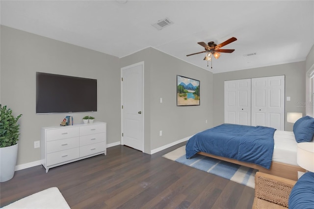 bedroom with dark hardwood / wood-style floors, ceiling fan, and a closet