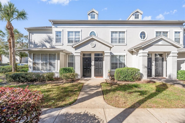 view of front of home featuring a front yard