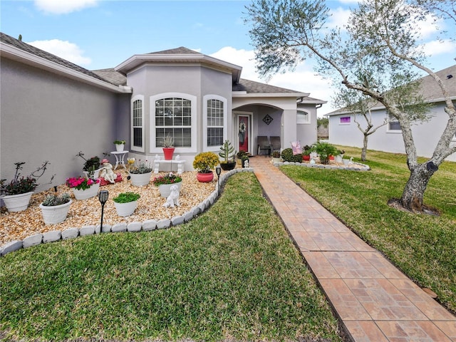 view of front facade featuring a front yard