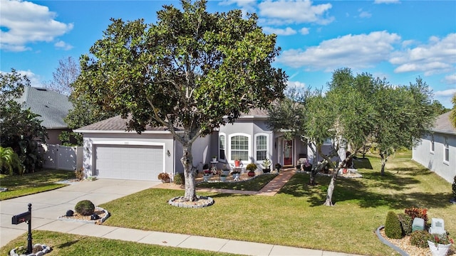 view of front of home featuring a garage and a front yard