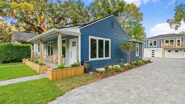 view of front of home featuring a front yard and a porch