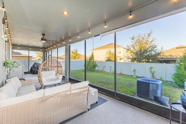 sunroom with ceiling fan