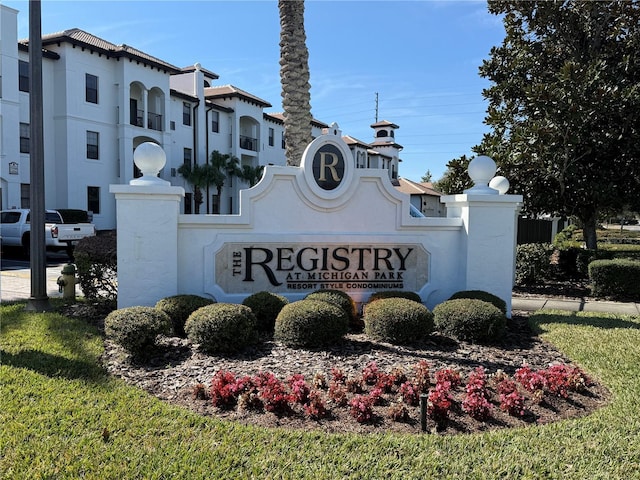 view of community / neighborhood sign