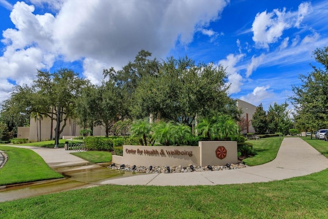 view of home's community featuring a lawn