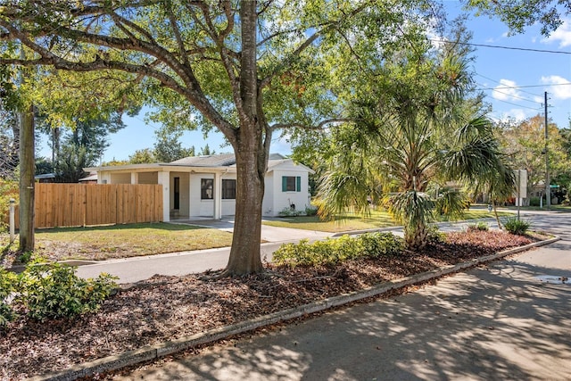 ranch-style home featuring a front yard