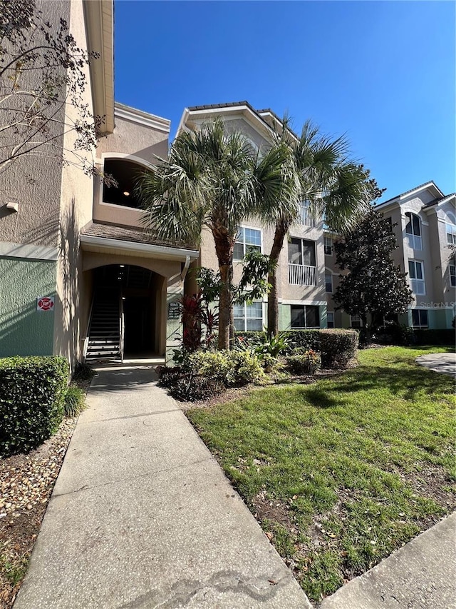 exterior space featuring a front yard