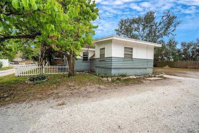 view of front of property