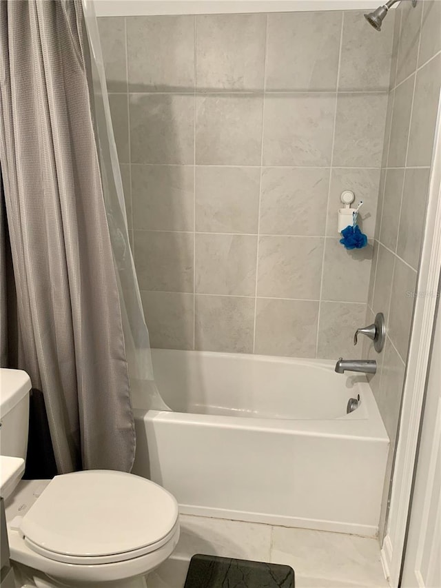 bathroom featuring shower / tub combo with curtain and toilet