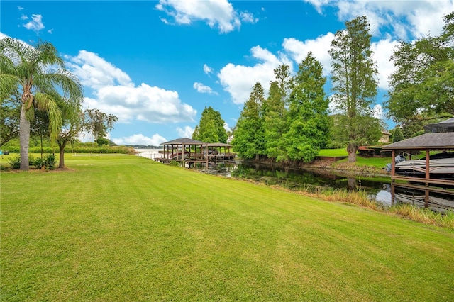 view of yard featuring a water view