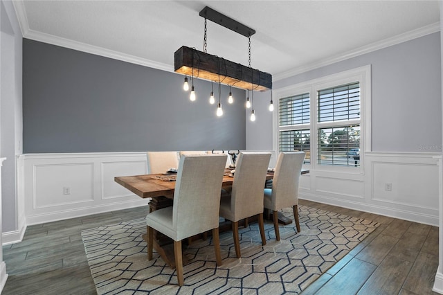 dining area featuring ornamental molding