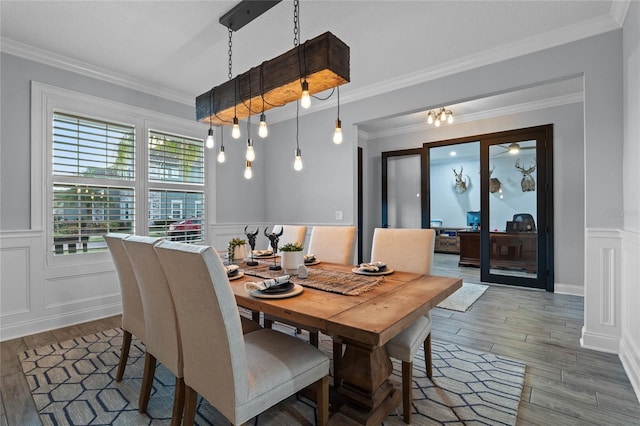 dining space with crown molding