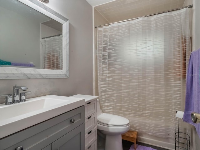 bathroom with vanity, curtained shower, and toilet