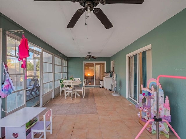 sunroom featuring ceiling fan