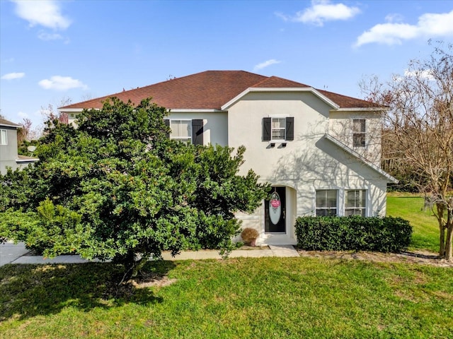 view of front of property featuring a front lawn