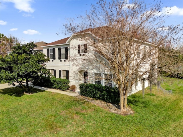 view of front of property with a front yard