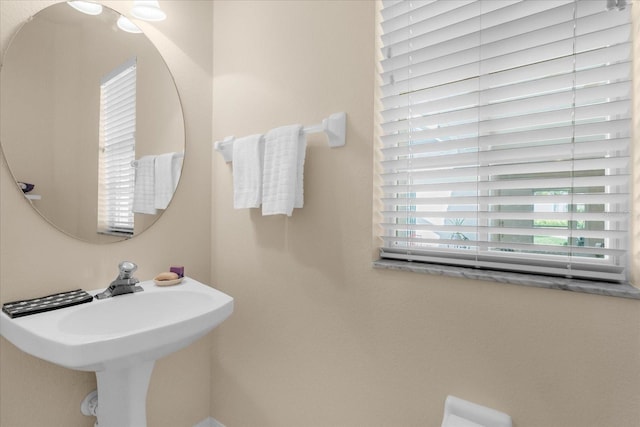 bathroom featuring sink