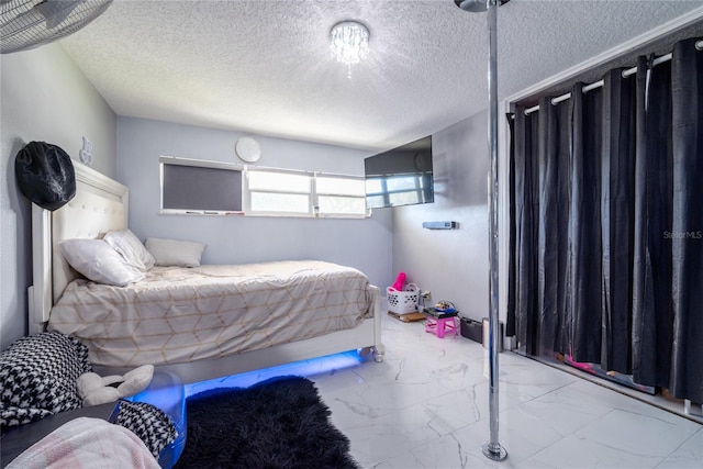 5006 Monet Ave, Belle Isle, FL 32812 - bedroom with a textured ceiling
