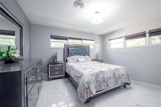 5006 Monet Ave, Belle Isle, FL 32812 - bedroom featuring a textured ceiling