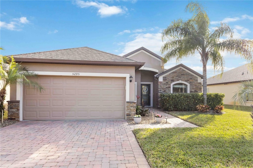 view of front of property featuring a garage and a front yard