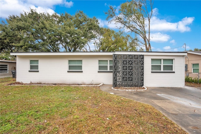 single story home featuring a front yard