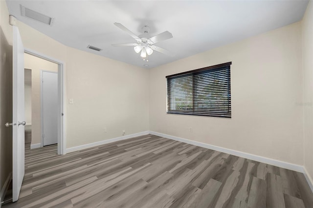 unfurnished room featuring light hardwood / wood-style flooring and ceiling fan