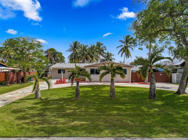 ranch-style home featuring a front lawn