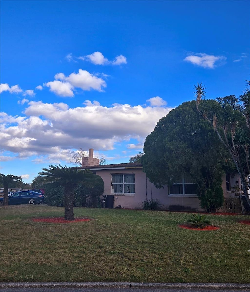 view of front of house with a front yard