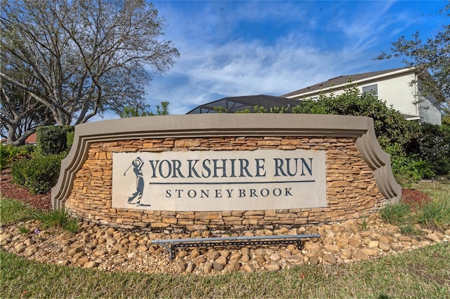 view of community / neighborhood sign