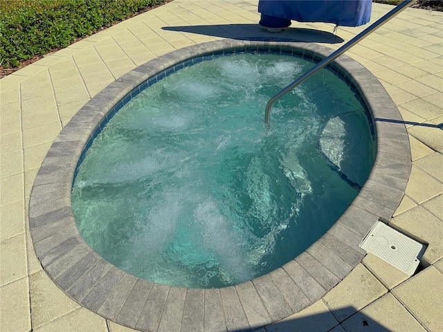 view of pool with an in ground hot tub