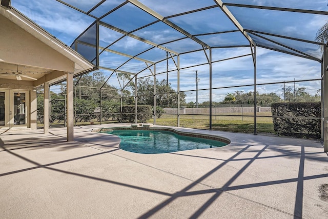 view of swimming pool with a lanai, ceiling fan, and a patio area